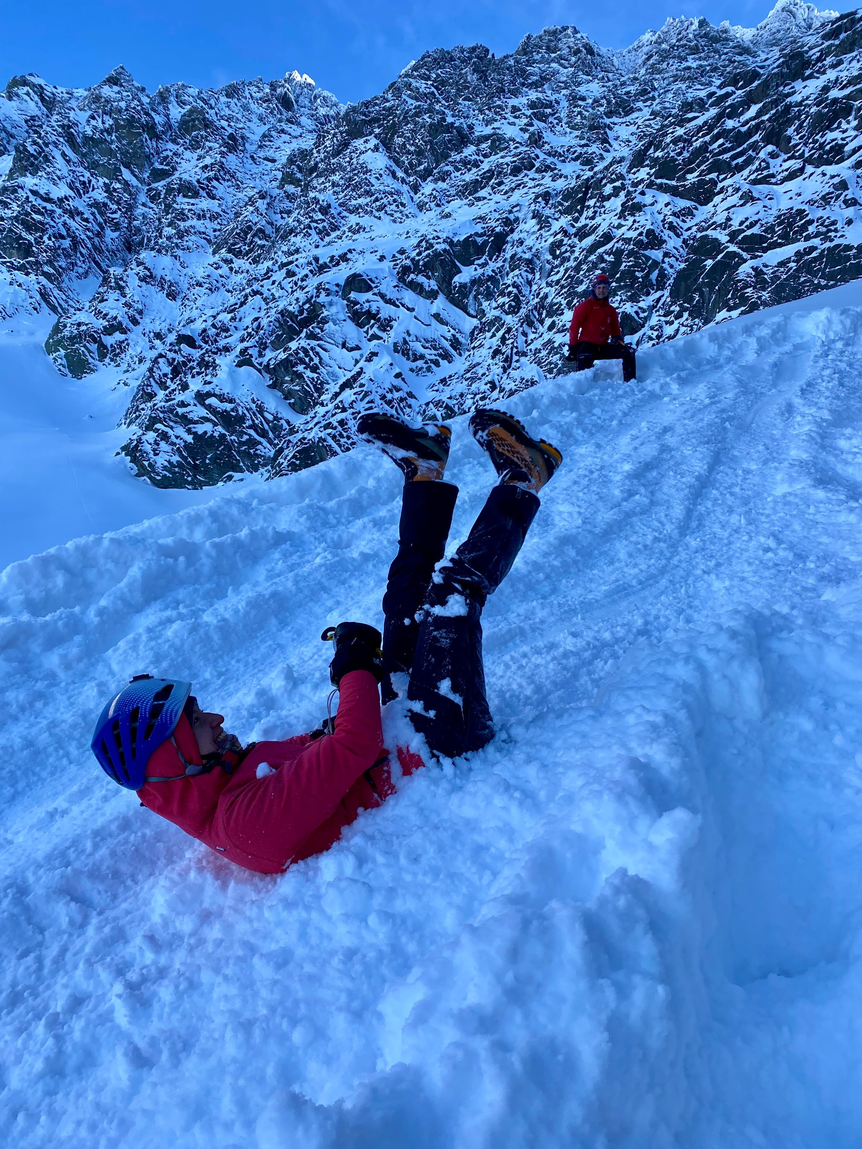 Zimowa szkoła górska - naucz się, jak bezpiecznie bawić się w górach 
